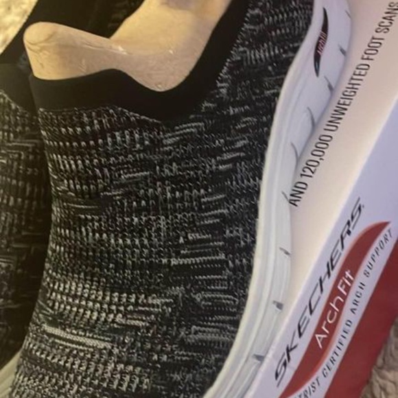 BRAND NEW women skechers arch fit vista inspiration slip on shoes size US 7.5 - Picture 6 of 9